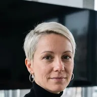 Aurélie, commerciale